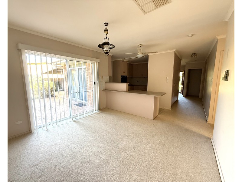 24 Brooks Crescent, Darlington Point NSW 2706