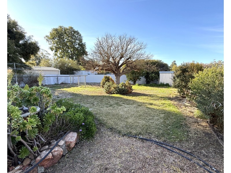 24 Brooks Crescent, Darlington Point NSW 2706