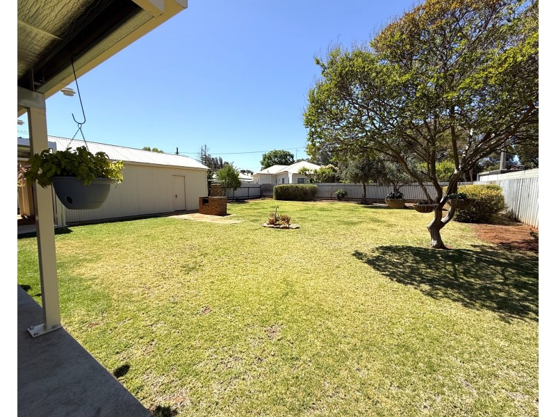 43 Cutler Avenue, Griffith NSW 2680