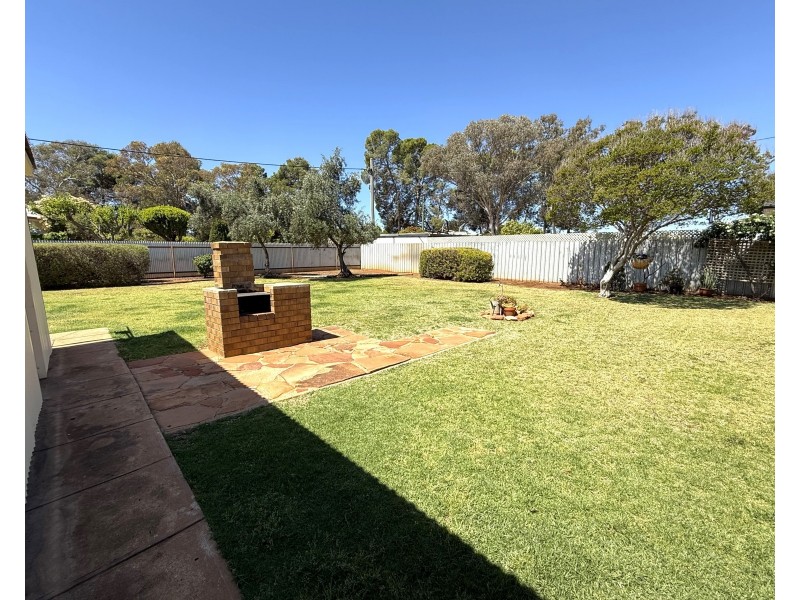 43 Cutler Avenue, Griffith NSW 2680