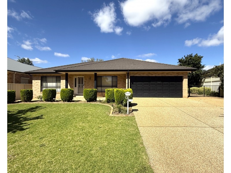 16 Dussin Street, Griffith NSW 2680