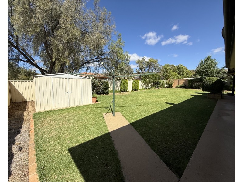 16 Dussin Street, Griffith NSW 2680