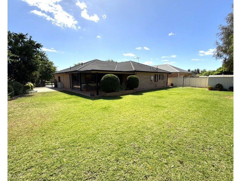 16 Dussin Street, Griffith NSW 2680