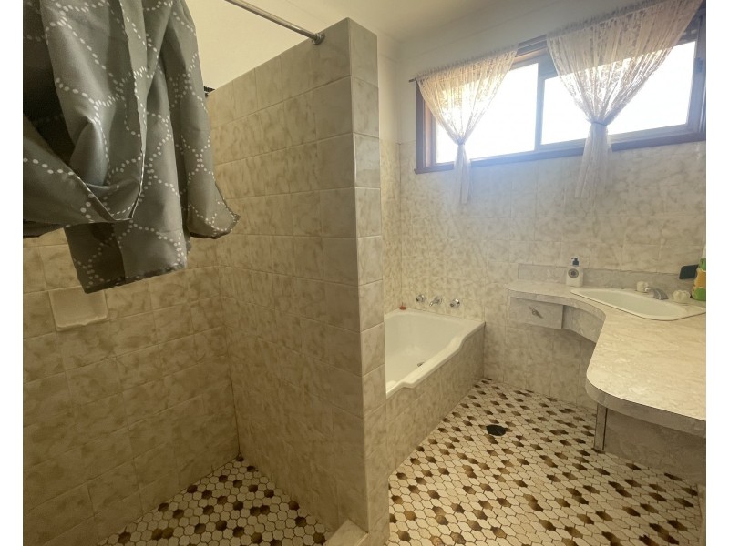 165 Barracks Road, Yenda NSW 2681