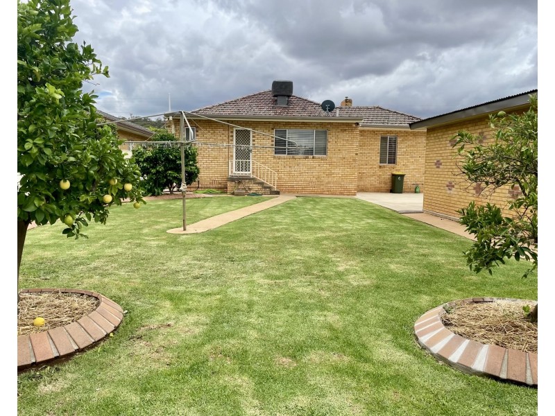 37 Probert Avenue, Griffith NSW 2680