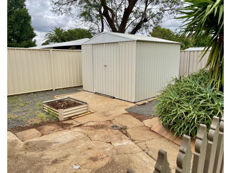 37 Probert Avenue, Griffith NSW 2680