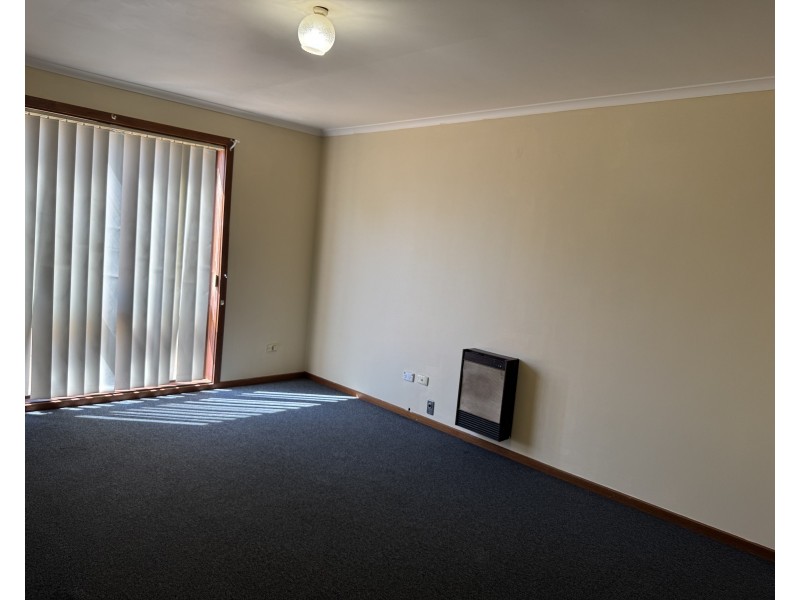 64 Clifton Boulevard, Griffith NSW 2680