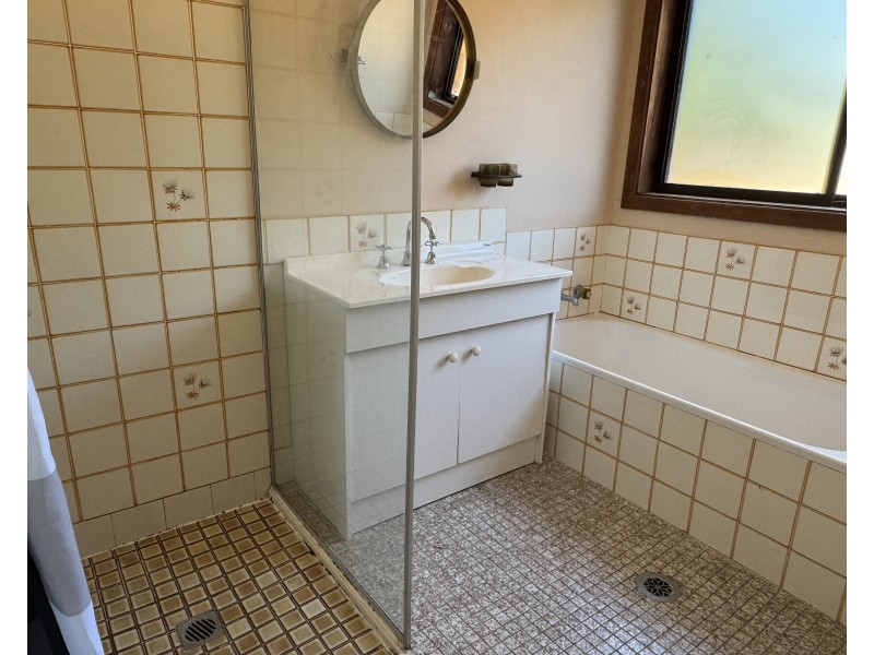 64 Clifton Boulevard, Griffith NSW 2680