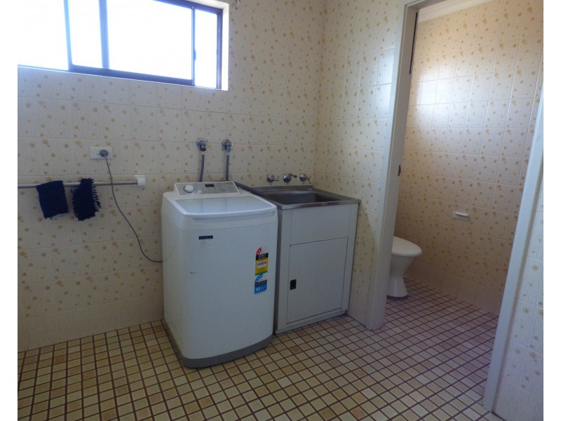 2/110 Benerembah Street, Griffith NSW 2680