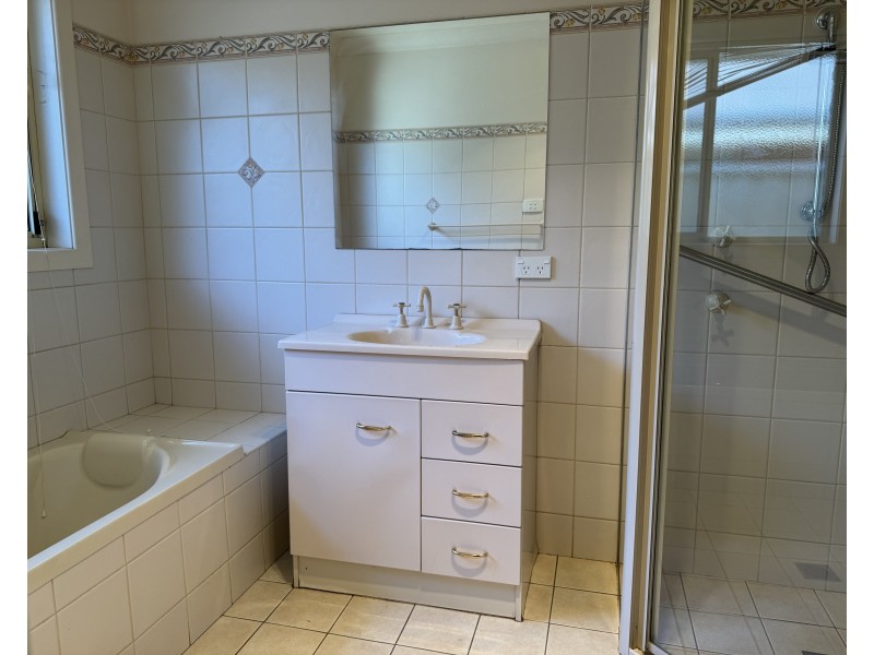 18 Rosewood Drive, Griffith NSW 2680