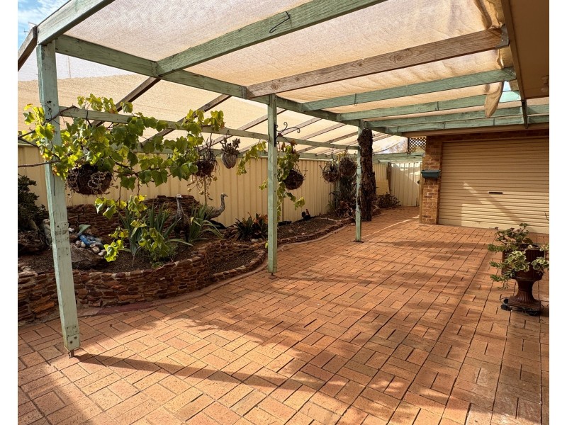 18 Rosewood Drive, Griffith NSW 2680