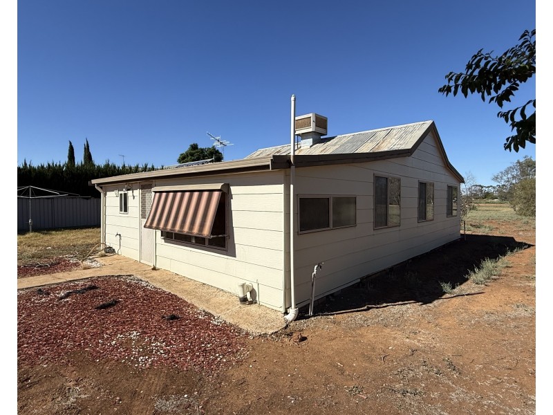 45 Curran Road, Yenda NSW 2681