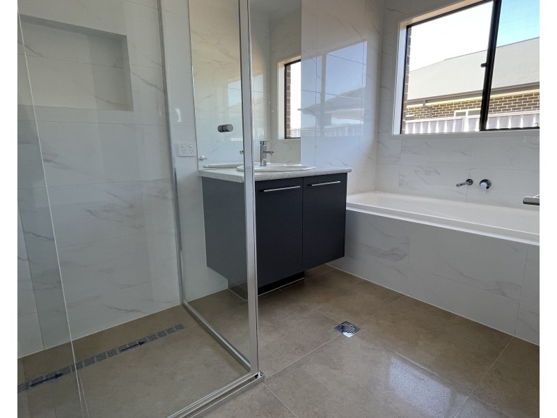 15 Piper Circuit, Griffith NSW 2680