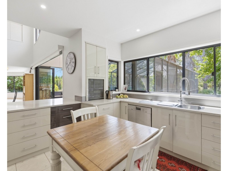 16 Bella Vista Drive, Lake Wyangan NSW 2680