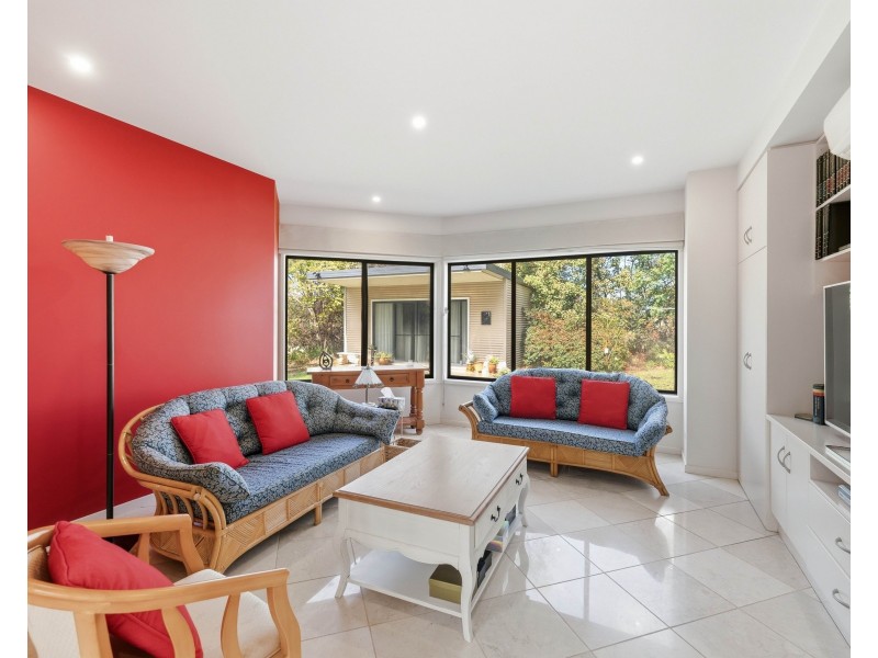 16 Bella Vista Drive, Lake Wyangan NSW 2680