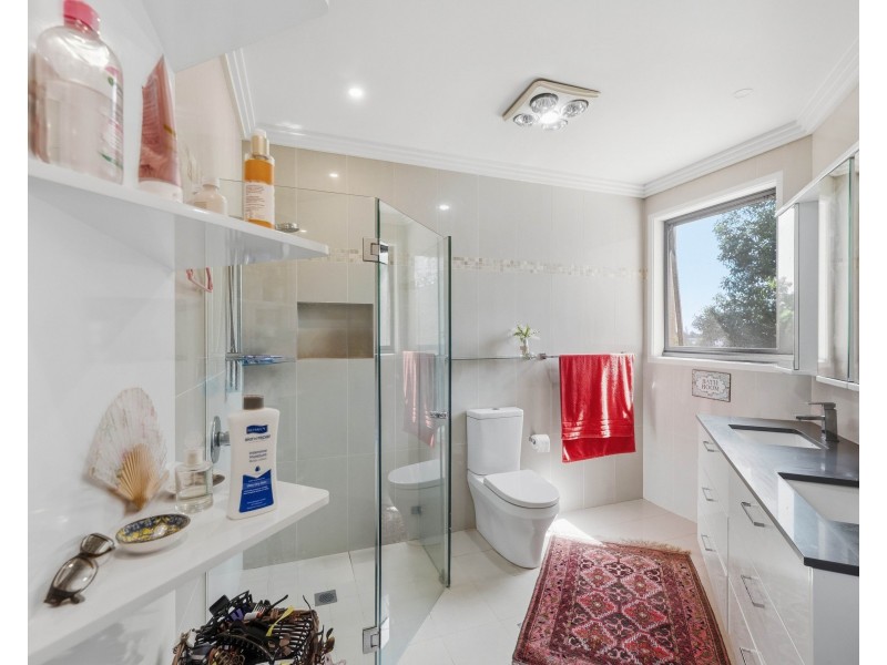 16 Bella Vista Drive, Lake Wyangan NSW 2680