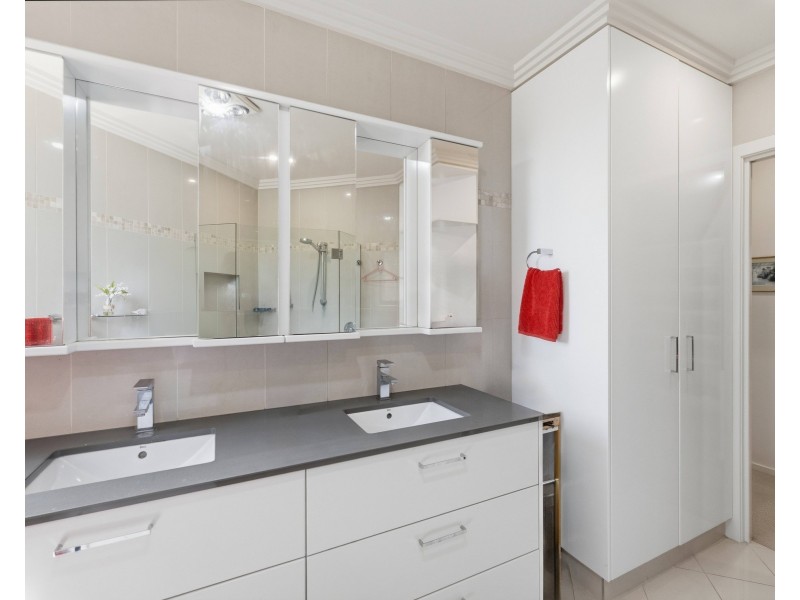 16 Bella Vista Drive, Lake Wyangan NSW 2680