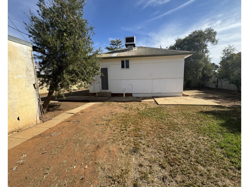 7 South Avenue, Yenda NSW 2681