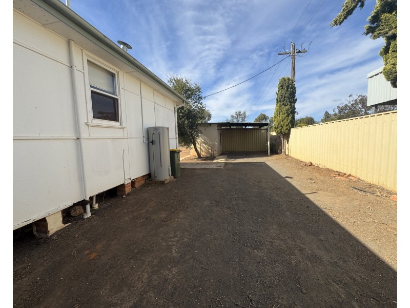 7 South Avenue, Yenda NSW 2681