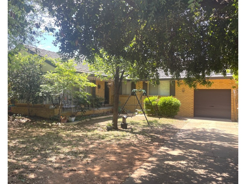 7 Ross Crescent, Griffith NSW 2680