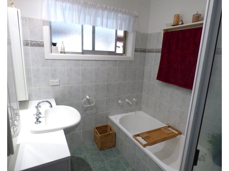 7 Ross Crescent, Griffith NSW 2680