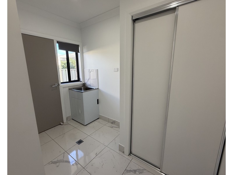 2/4 Capello Close, Griffith NSW 2680