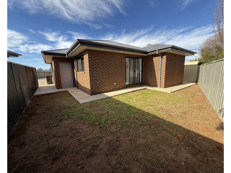 2/4 Capello Close, Griffith NSW 2680