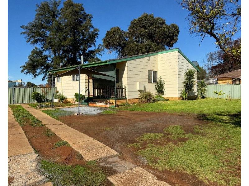17 Garton Place, Griffith NSW 2680