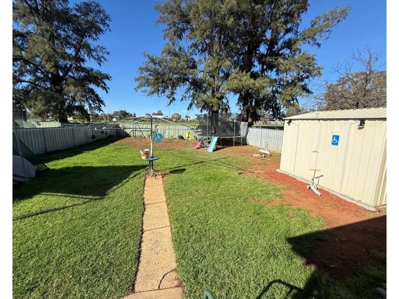 17 Garton Place, Griffith NSW 2680