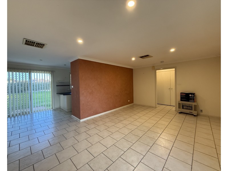 4 Evanside Parade, Griffith NSW 2680