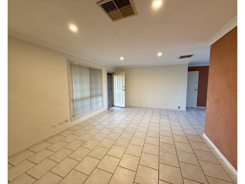 4 Evanside Parade, Griffith NSW 2680
