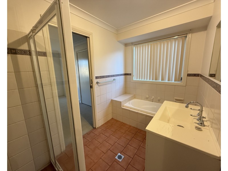 4 Evanside Parade, Griffith NSW 2680