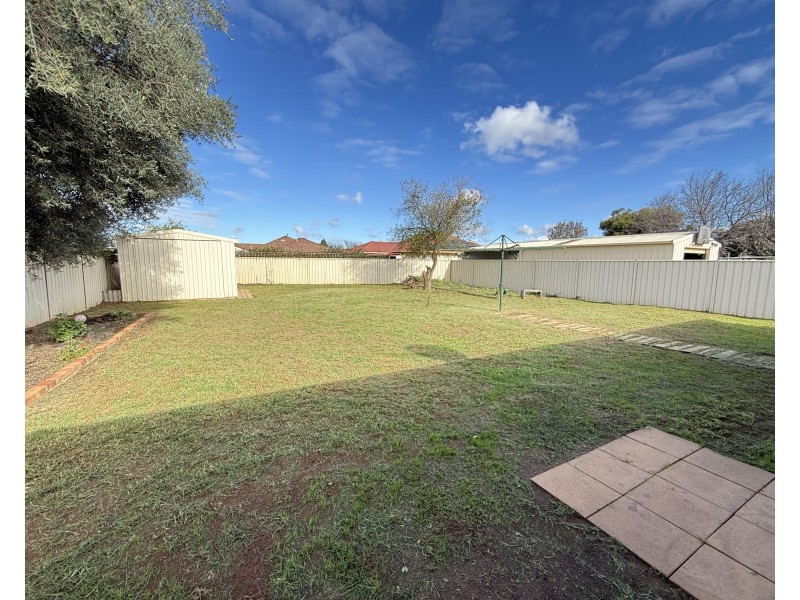 4 Evanside Parade, Griffith NSW 2680