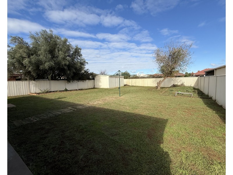 4 Evanside Parade, Griffith NSW 2680