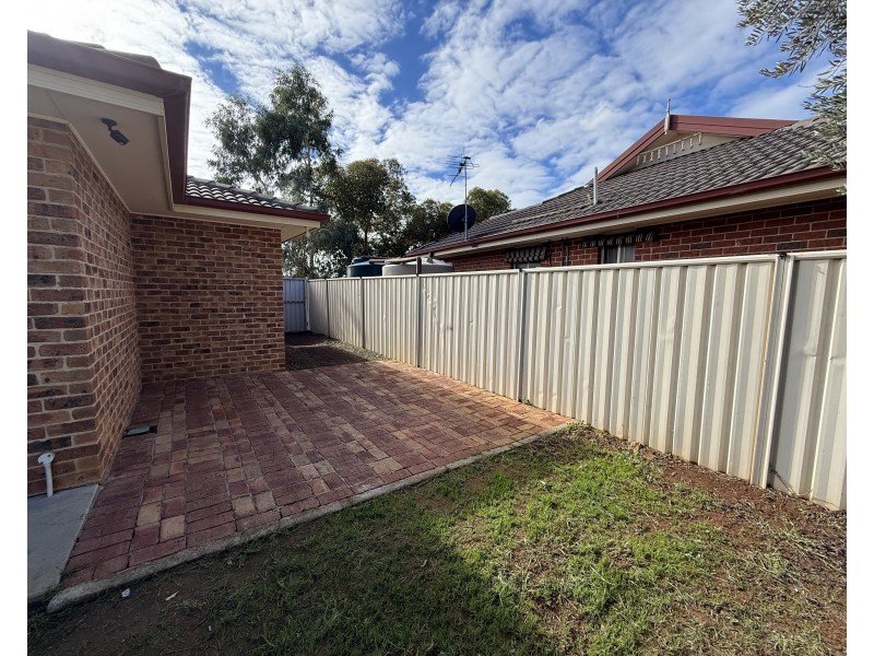 4 Evanside Parade, Griffith NSW 2680