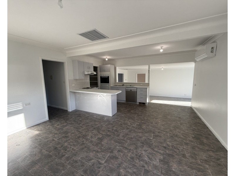 18 Walter Bull Crescent, Griffith NSW 2680
