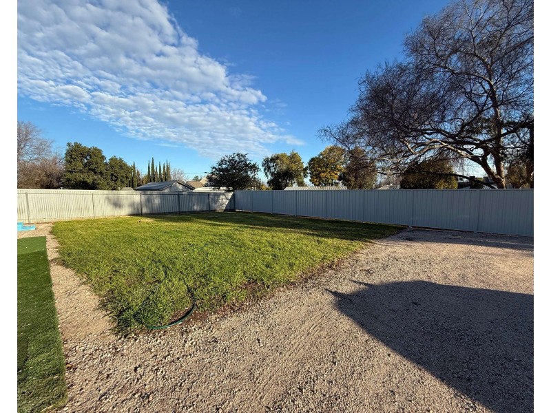 18 Walter Bull Crescent, Griffith NSW 2680