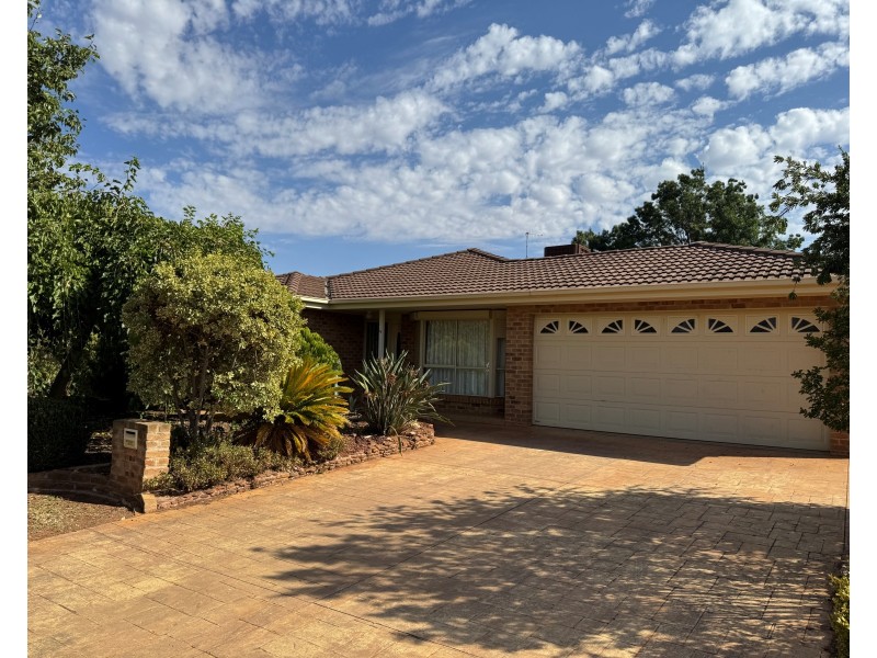18 Rosewood Drive, Griffith NSW 2680