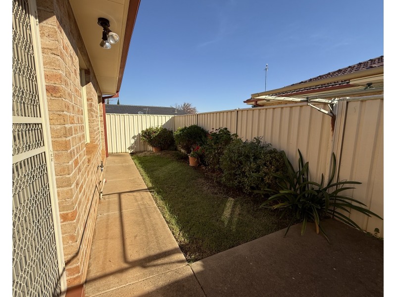 4/156-158 Merrigal Street, Griffith NSW 2680