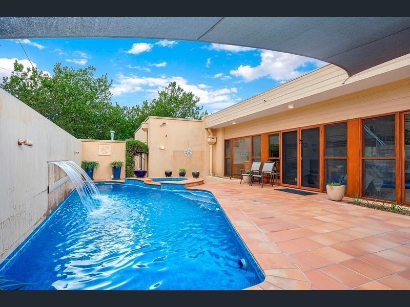 24 Arthur Circle, Forrest ACT 2603