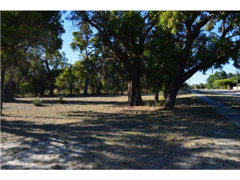 35 Cumberland Rd, Forrestfield WA 6058