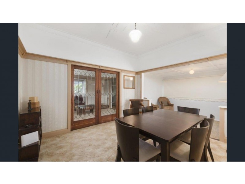 27 Collins Street, Mount Lofty QLD 4350