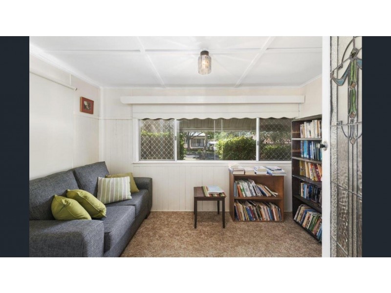 27 Collins Street, Mount Lofty QLD 4350