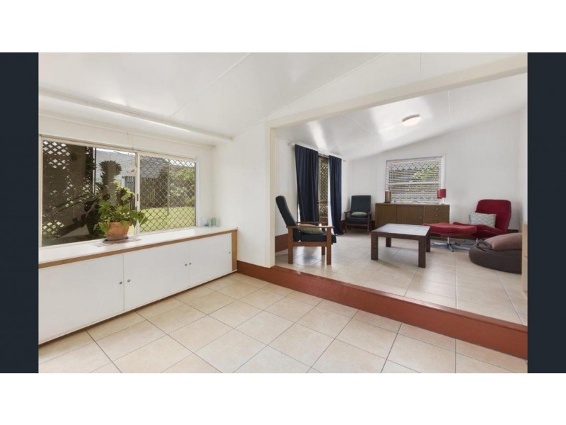 27 Collins Street, Mount Lofty QLD 4350