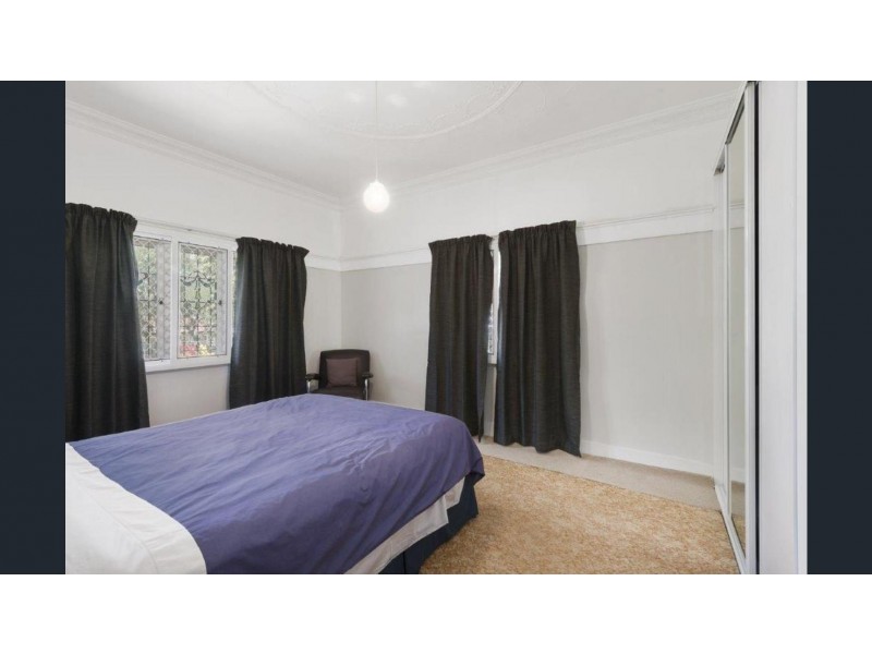 27 Collins Street, Mount Lofty QLD 4350