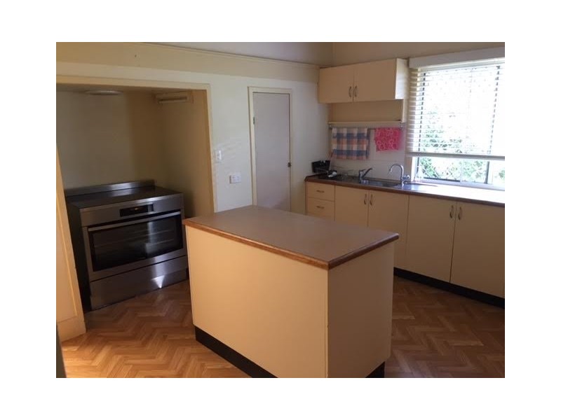 27 Collins Street, Mount Lofty QLD 4350