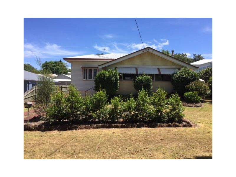 27 Collins Street, Mount Lofty QLD 4350
