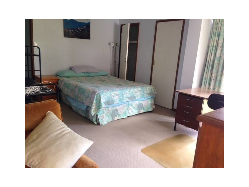 40 Fifth Avenue, St Lucia QLD 4067