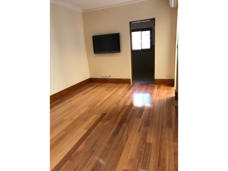 122 Station, Carlton VIC 3053