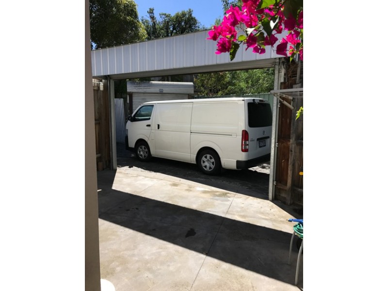 122 Station, Carlton VIC 3053